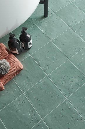 vonios-grindu-irengimas-kokia-danga-rinktis