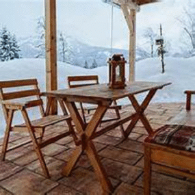 kaip-apsaugoti-terasos-plyteles-nuo-salcio-ir-dregmes