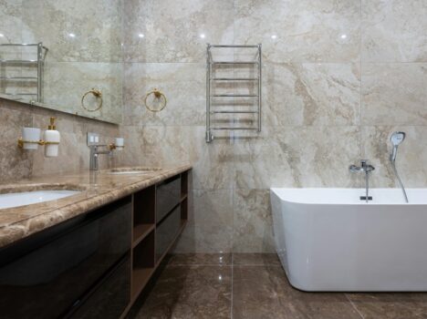 akmens masės plytelės voniai